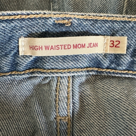 Levi's Classic Blue Denim Jeans - Picture 6 of 7